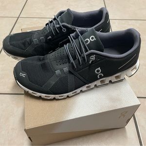 On Cloud Black sneakers, Womens Sz 9